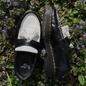 ✨DR MARTEN Women’s Shoes✨